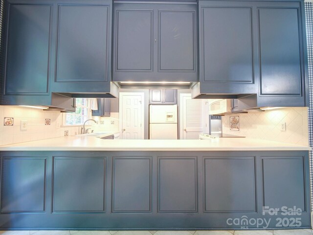 3015 Hamptonbrook Dr, Gastonia, NC 28056 - kitchen with white refrigerator with ice dispenser, a sink, backsplash, a peninsula, and light countertops