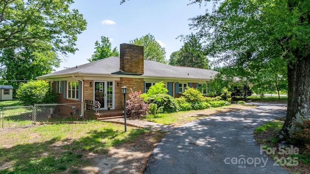 3418 Sulphur Springs Rd NE, Hickory, NC 28601 - ranch-style home with a chimney, fence, and asphalt driveway