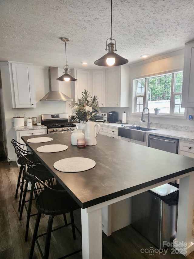 2025 Kisatchie Dr, Hickory Grove, SC 29717 - dining area featuring dark wood-style floors, a textured ceiling, and recessed lighting
