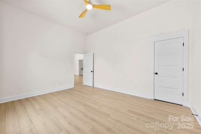 unfurnished room featuring light wood-style floors, baseboards, and a ceiling fan
