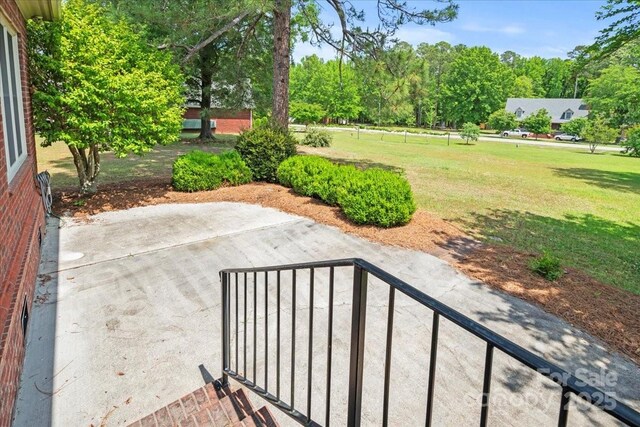 600 Robinhood Dr, Cheraw, SC 29520 - view of patio