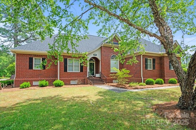600 Robinhood Dr, Cheraw, SC 29520 - view of front facade with a front yard, roof with shingles, and brick siding
