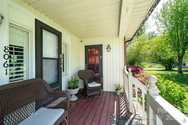 balcony featuring covered porch