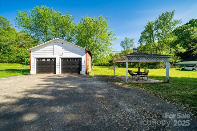 view of detached garage