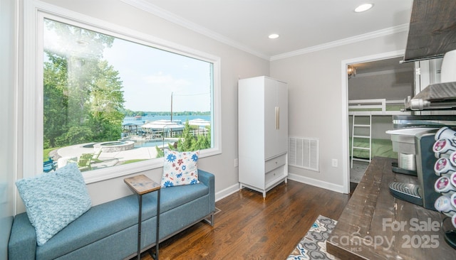 living area with recessed lighting, baseboards, ornamental molding, visible vents, and wood finished floors