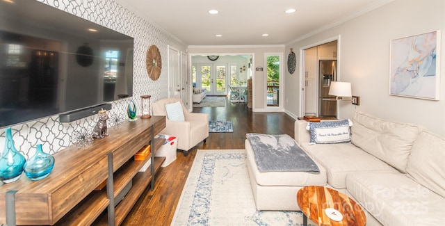 living room featuring baseboards, recessed lighting, crown molding, and wood finished floors