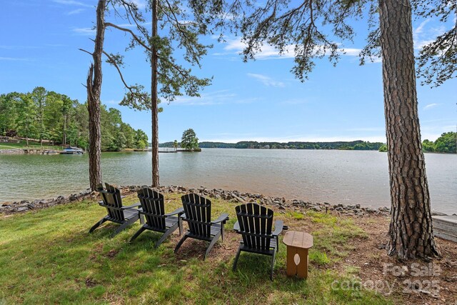 112 Nautilus Ct, Troutman, NC 28166 - view of yard with a water view