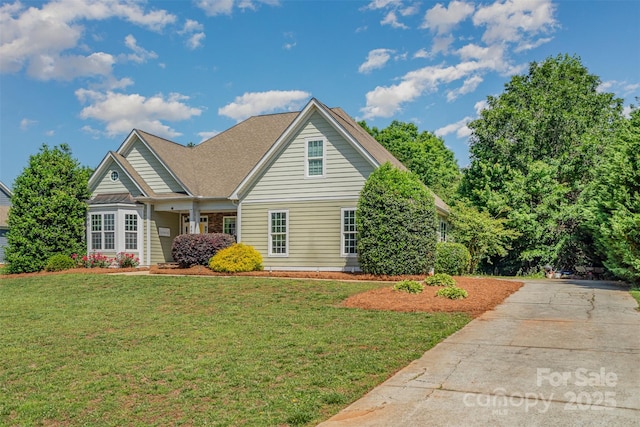 6603 Havencrest Dr, Denver, NC 28037 - view of front of home featuring a front yard and driveway