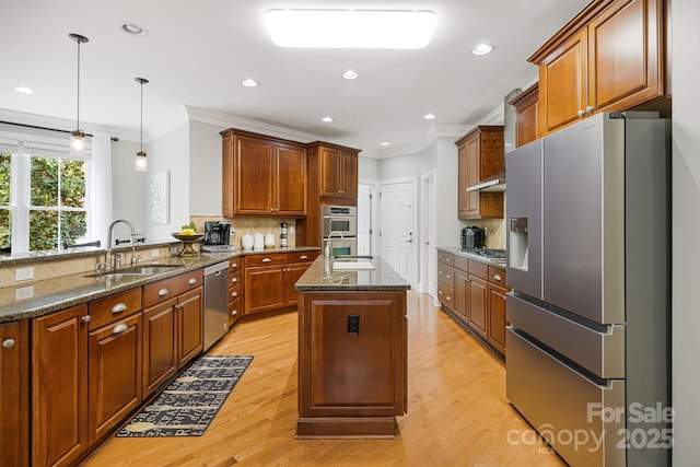 kitchen featuring crown molding, decorative backsplash, stainless steel appliances, and a sink