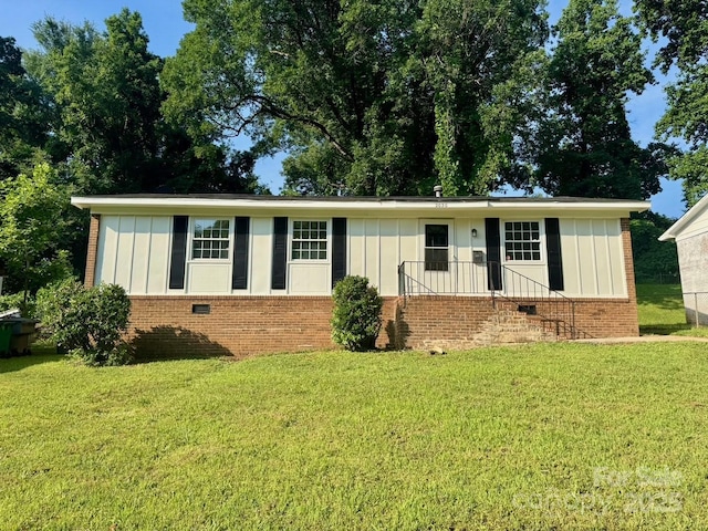 2020 Longleaf Dr, Charlotte, NC 28210 - ranch-style home with board and batten siding and brick siding