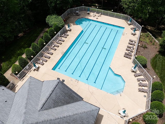 3825 Mountain Cove Dr, Charlotte, NC 28216 - community pool with fence