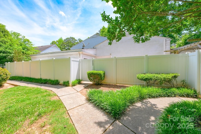 7129 Stonington Ln, Charlotte, NC 28227 - view of yard with fence