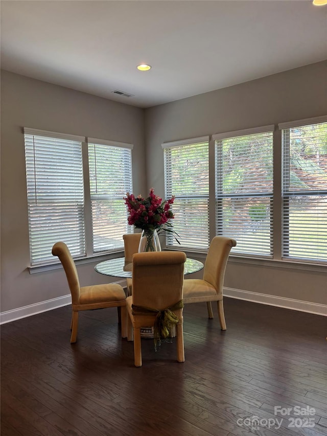 dining space featuring dark wood finished floors, visible vents, baseboards, and recessed lighting