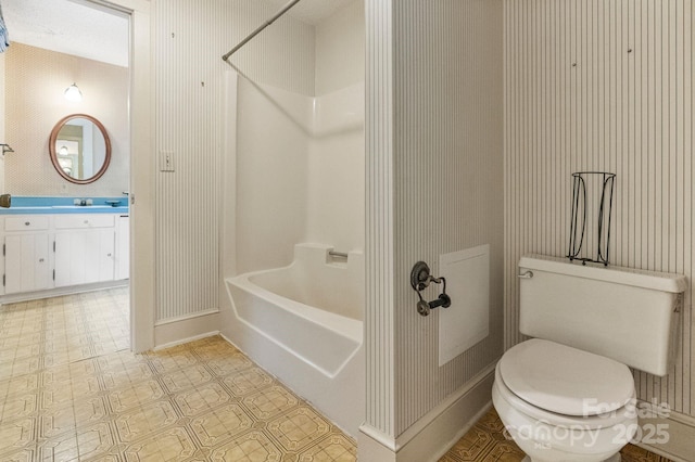 full bathroom featuring shower / bath combination, toilet, and wallpapered walls