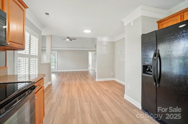 kitchen with black appliances, light wood-style floors, a ceiling fan, crown molding, and baseboards