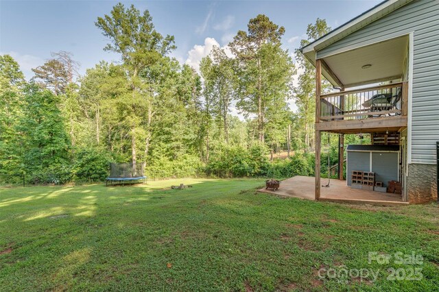 210 Holmes Dr, Spartanburg, SC 29303 - view of green lawn featuring a trampoline and a patio