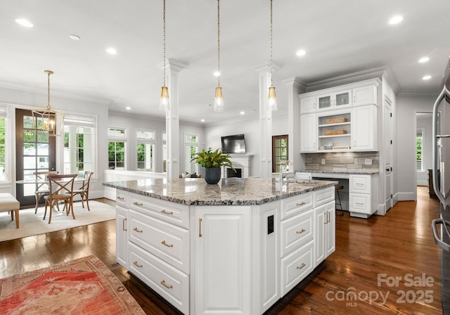 400 Hunter Ln, Charlotte, NC 28211 - kitchen featuring plenty of natural light, ornamental molding, recessed lighting, dark wood-type flooring, and a center island