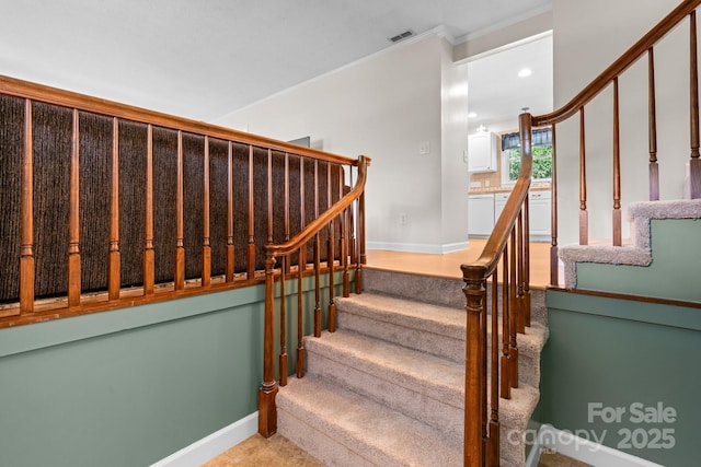 staircase featuring ornamental molding, visible vents, recessed lighting, carpet floors, and baseboards