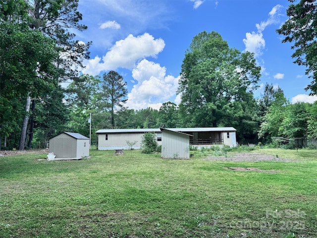 view of yard featuring an outdoor structure and a shed