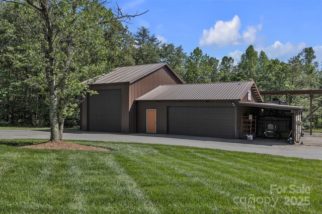 3440 17th Ave NE, Hickory, NC 28601 - view of front of house featuring metal roof, a detached garage, and a front yard