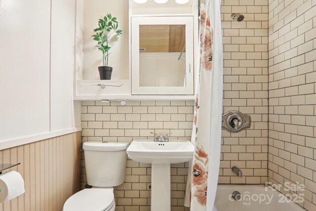 108 Patton Hill Rd, Swannanoa, NC 28778 - full bath featuring toilet and shower / bathtub combination with curtain