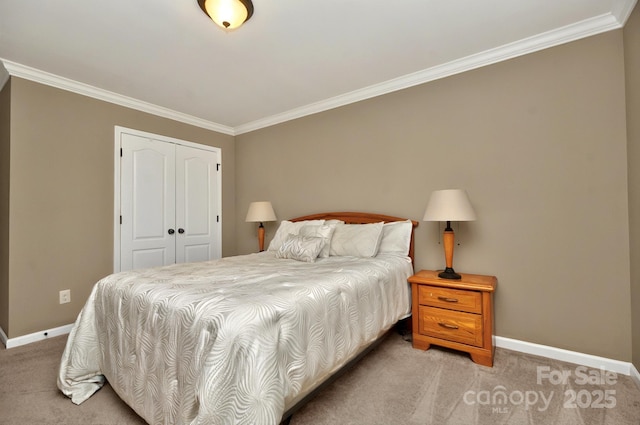 14837 Dungannon Ct, Charlotte, NC 28278 - bedroom with light carpet, baseboards, ornamental molding, and a closet