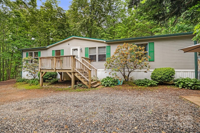 15 Robin Ln, Asheville, NC 28806 - manufactured / mobile home featuring a wooden deck