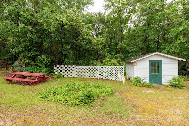 view of yard with an outbuilding and a storage unit