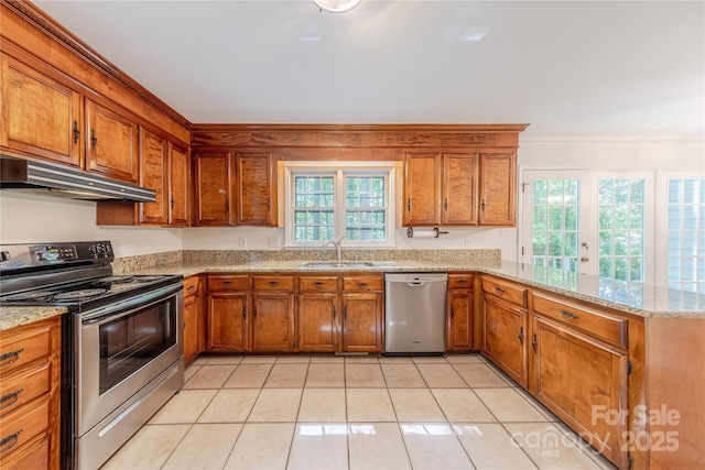 2310 Vestry Pl, Charlotte, NC 28270 - kitchen with stainless steel appliances, a sink, brown cabinetry, under cabinet range hood, and a peninsula