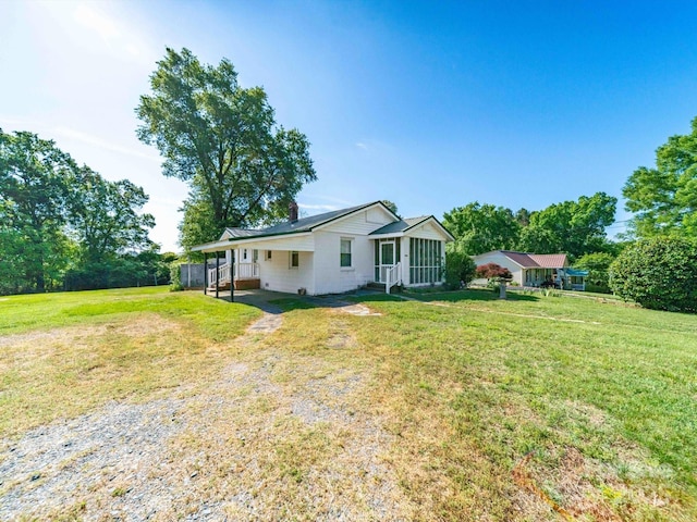 view of front of home with a front lawn