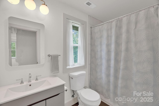 30 Spaulding Dr, Candler, NC 28715 - full bath with toilet, vanity, and curtained shower