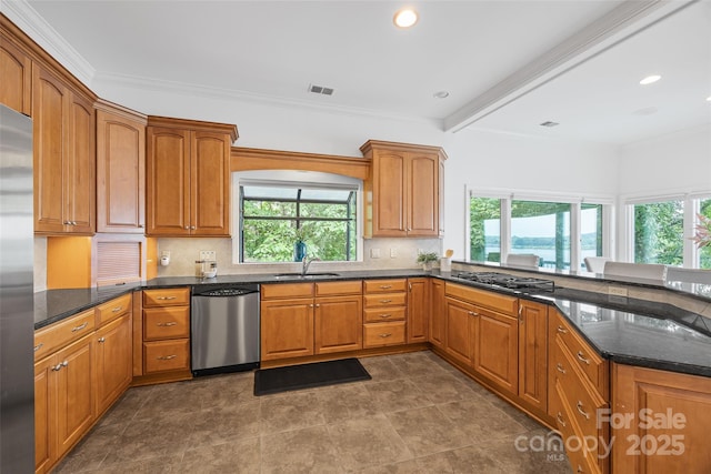 16108 Woolwine Rd, Charlotte, NC 28278 - kitchen with stainless steel appliances, a sink, healthy amount of natural light, tasteful backsplash, and recessed lighting