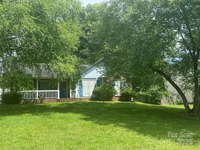 8122 Cadmium Ct, Charlotte, NC 28215 - view of grassy yard featuring a porch