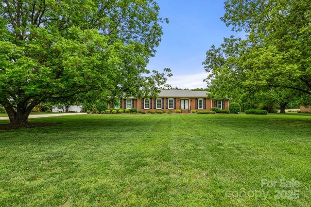 12117 Idlewild Rd, Matthews, NC 28105 - ranch-style house featuring a front lawn