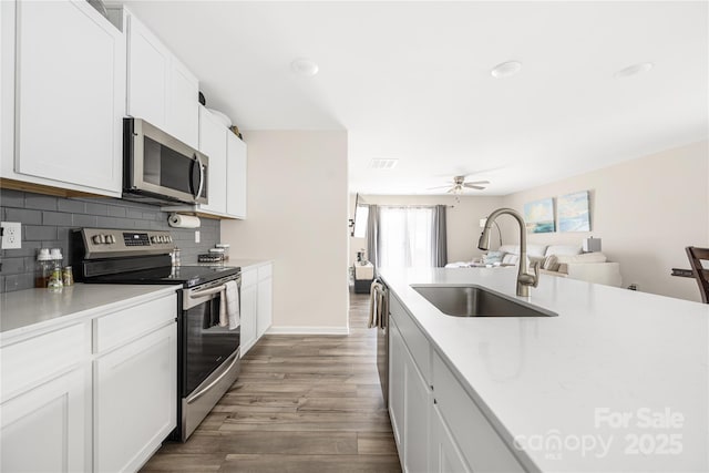 2754 Legacy Ridge Ln, Catawba, NC 28609 - kitchen with stainless steel appliances, a sink, wood finished floors, backsplash, and recessed lighting