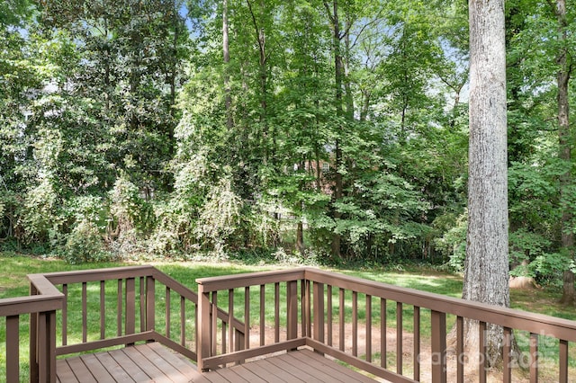 4316 Old Saybrook Ct, Charlotte, NC 28211 - wooden terrace featuring a yard