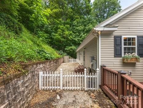 55 Christine Ct, Waynesville, NC 28786 - view of side of property