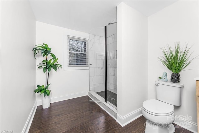 900 Gales Ave, Winston Salem, NC 27103 - full bathroom featuring baseboards, a tile shower, toilet, and wood finished floors