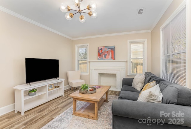 3141 Mathis Dr, Charlotte, NC 28208 - living area featuring crown molding, light wood finished floors, a chandelier, plenty of natural light, and baseboards