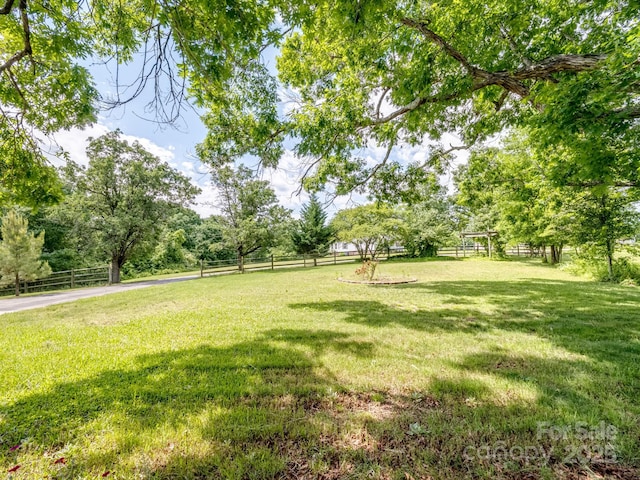 view of yard with view of scattered trees