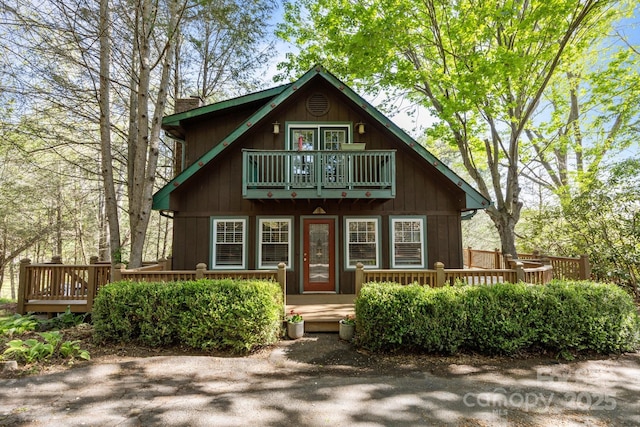 25 Alpine Way, Clyde, NC 28721 - rustic home featuring a balcony and a chimney