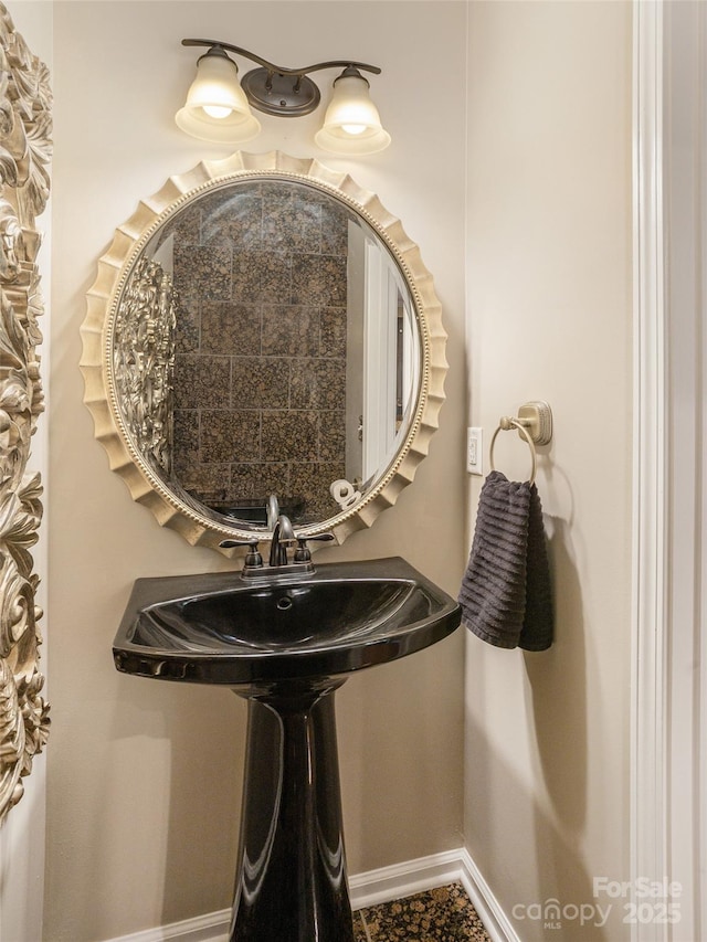 bathroom with baseboards