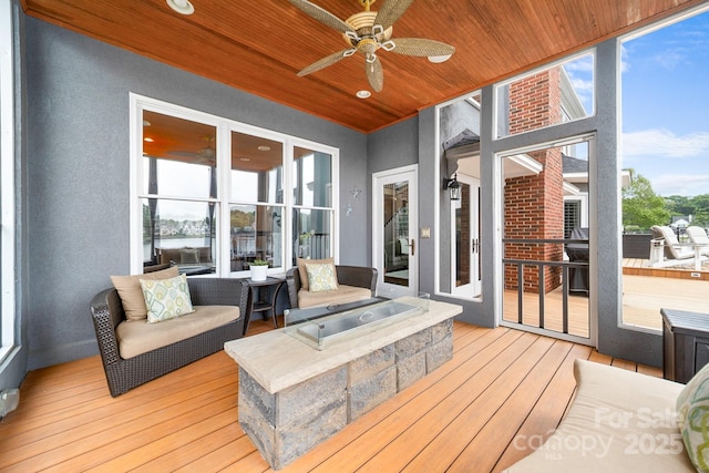 sunroom featuring a ceiling fan