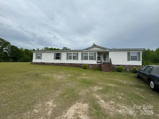 manufactured / mobile home featuring a front yard and crawl space