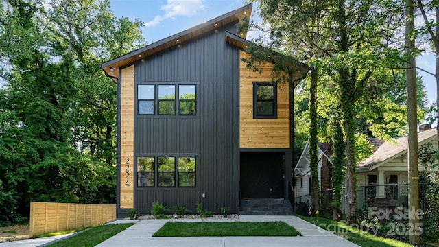 2224 Highland St, Charlotte, NC 28208 - contemporary home featuring fence