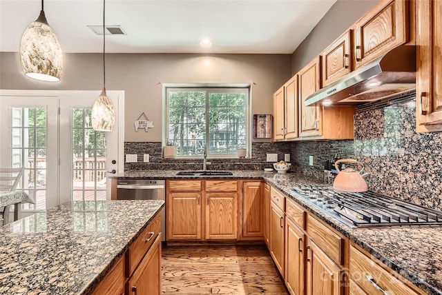 7600 Ridgefield Dr, Charlotte, NC 28269 - kitchen featuring a wealth of natural light, under cabinet range hood, stainless steel gas stovetop, and a sink
