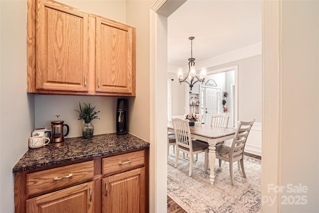 7600 Ridgefield Dr, Charlotte, NC 28269 - dining room featuring an inviting chandelier, ornamental molding, and wood finished floors