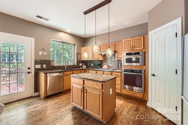 7600 Ridgefield Dr, Charlotte, NC 28269 - kitchen with stainless steel appliances, a wealth of natural light, visible vents, and wood finished floors