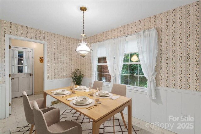 8017 Prince George Rd, Charlotte, NC 28210 - dining area featuring wainscoting and wallpapered walls