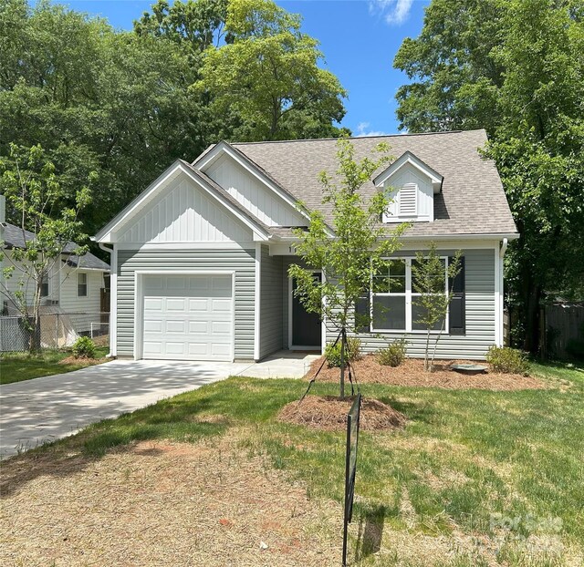 view of front facade featuring fence, driveway, a garage, a front yard, and a shingled roof